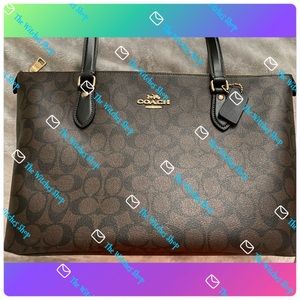 Coach Signature Handbag!